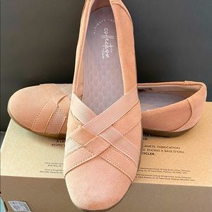 Clark’s Haley Jay ultimate comfort collection in Praline Suede, size 10M.